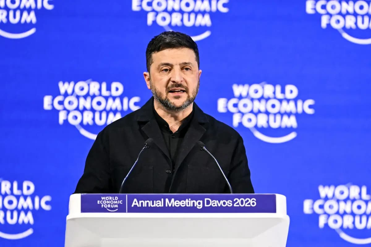 <em>El presidente ucraniano, Volodímir Zelenski, habla durante la reunión anual del Foro Económico Mundial (FEM) en Davos, Suiza, el 22 de enero de 2026. (Fabrice Coffrini/AFP vía Getty Images)</em>