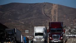 Decomisan trailer con decenas de toneladas de electrodomésticos ilegales de China en Guanajuato