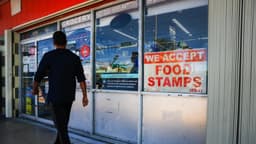 Seguridad Nacional de EE. UU. busca restringir dependencia de inmigrantes a ayudas sociales