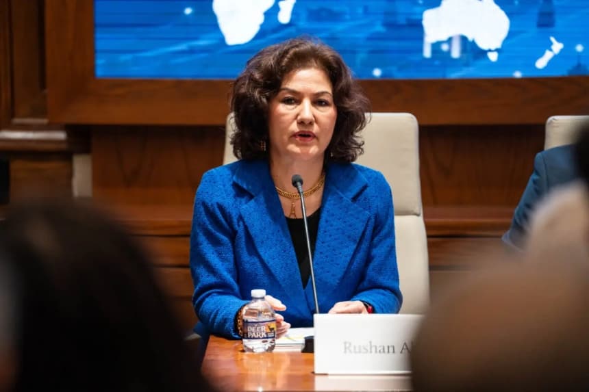 Rushan Abbas, directora ejecutiva de Campaign for Uyghurs, habla durante el Foro de China en la Fundación Memorial de las Víctimas del Comunismo, en Washington, el 27 de octubre de 2025. (Madalina Kilroy/The Epoch Times)