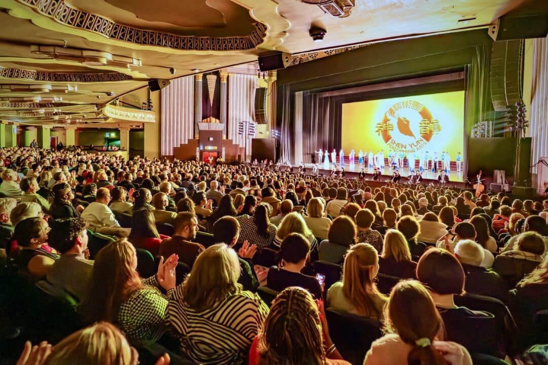 Shen Yun Performing Arts cierra el telón en el Hammersmith Apollo de Londres el 13 de enero de 2026. (Roger Luo/The Epoch Times)