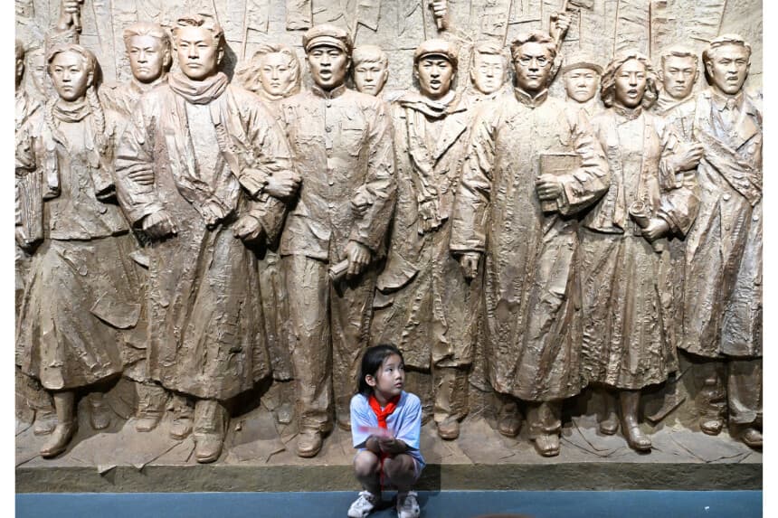 Una niña visita el Museo de la Guerra de Resistencia del Pueblo Chino contra la Agresión Japonesa en Beijing el 12 de julio de 2025. (ADEK BERRY/AFP a través de Getty Images)