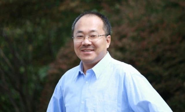 El periodista chino Dong Yuyu aparece en esta imagen sin fecha proporcionada por su familia, el 28 de noviembre de 2024. (Familia de Dong Yuyu/Folleto vía Reuters)