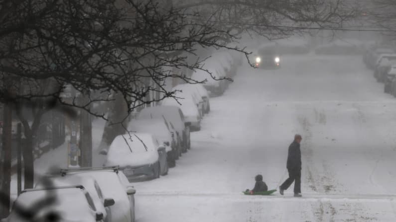 Trump aprueba declaraciones de emergencia para 12 estados debido a la tormenta invernal