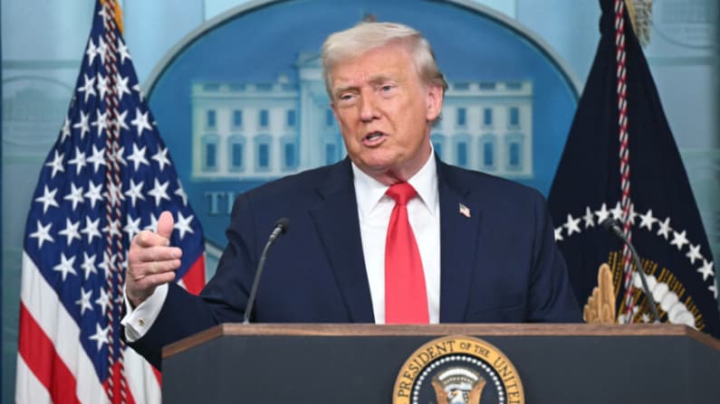Estadounidenses recibirán devoluciones de impuestos "récord", dice Trump