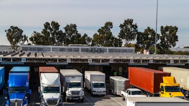 Exportaciones mexicanas a EE. UU. bajan ligeramente, pero sigue siendo su mayor socio comercial