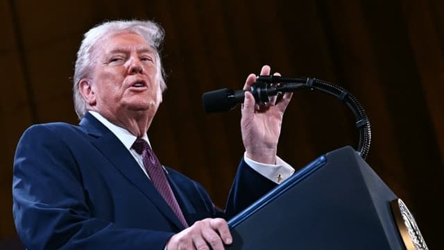 Trump dice que una "enorme armada" se dirige a Irán, pide alcanzar un acuerdo nuclear