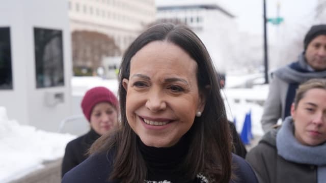 Corina Machado está dispuesta a reunirse con Delcy Rodríguez para un proceso de transición en Venezuela