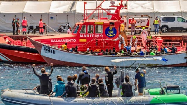 El gobierno socialista español acelera la regularización de 500,000 inmigrantes ilegales