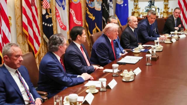 Trump dice que la Casa Blanca está cerca de llegar a acuerdo con demócratas para evitar el cierre