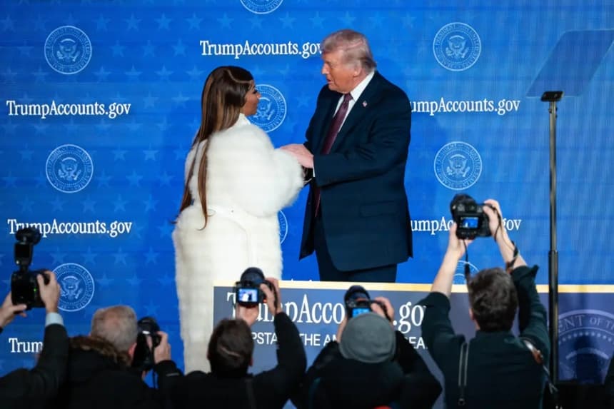 La cantante Nicki Minaj y el presidente Donald Trump durante la cumbre de Cuentas Trump en el Auditorio Andrew W. Mellon en Washington, el 28 de enero de 2026. (Madalina Kilroy/The Epoch Times)