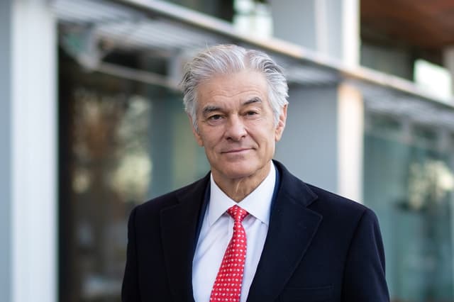 El Dr. Mehmet Oz, administrador de los Centros de Servicios de Medicare y Medicaid, tras una entrevista con el programa "American Thought Leaders" de EpochTV en Washington el 16 de enero de 2026. (Madalina Kilroy/The Epoch Times)