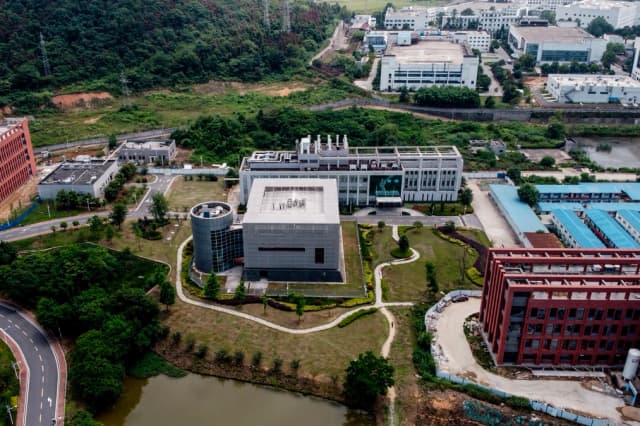 Una vista aérea del laboratorio P4 (C) en el campus del Instituto de Virología de Wuhan en Wuhan, provincia de Hubei, China, el 27 de mayo de 2020. (Hector Retamal/AFP vía Getty Images)