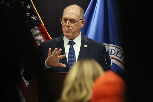 Zar de la frontera de EE. UU. rechaza especulaciones de retroceso en deportaciones