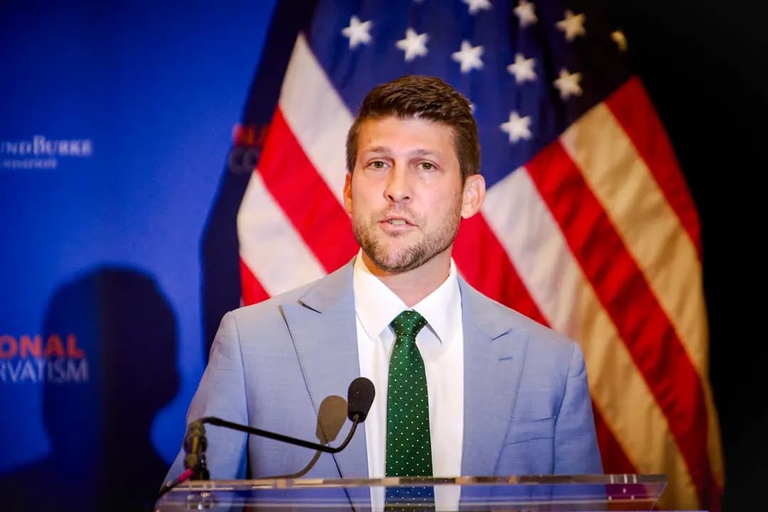 El fiscal general de Florida, James Uthmeier, habla en la Convención Nacional Conservadora en Washington el 3 de septiembre de 2025. (Dominic Gwinn/Middle East Images/AFP a través de Getty Images)