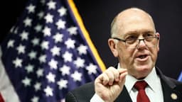 Homan anuncia el retiro de 700 agentes federales en Minneapolis