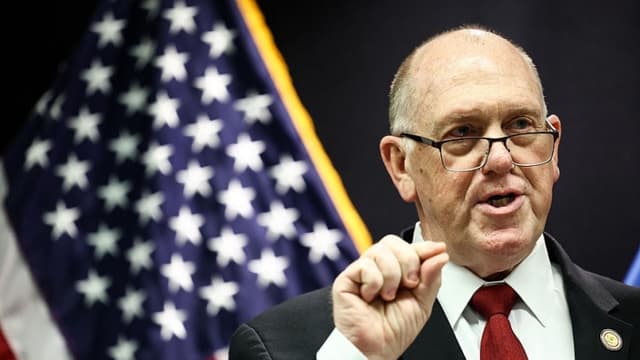 Homan anuncia el retiro de 700 agentes federales en Minneapolis