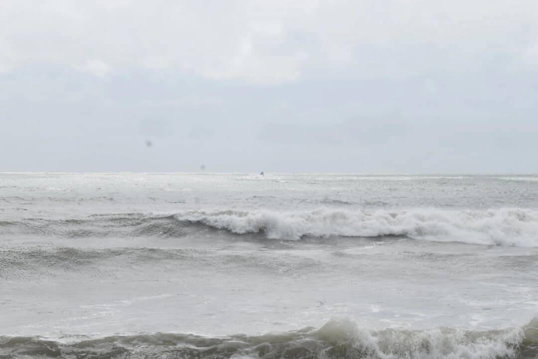 Austin Appleby nadó 4 kilómetros para salvar a su familia, que quedó varada en el mar.( Crystal-Rose Jones/The Epoch Times)