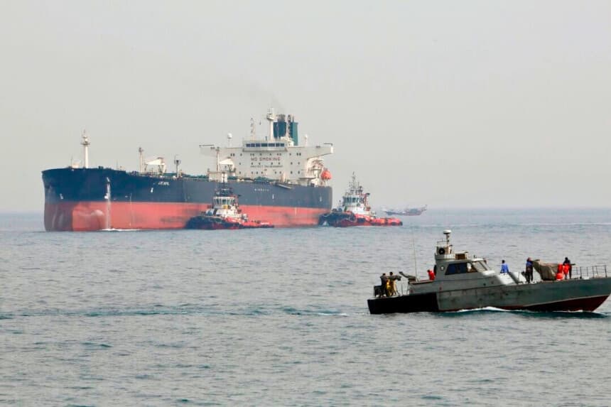 Fuerzas iraníes incautan dos buques de combustible en el Golfo Pérsico, según medios estatales