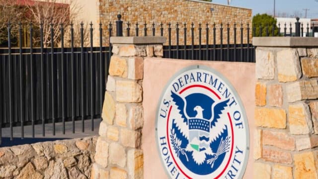 Juez impide al DHS utilizar datos de contribuyentes para aplicar la ley de inmigración