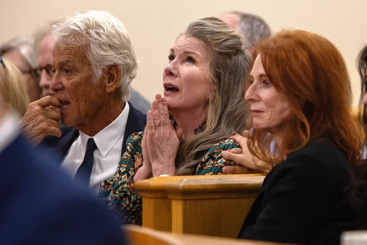 Melissa Gilbert (C) reacciona cuando a su marido, Timothy Busfield, se le concede la libertad condicional en una audiencia en la Corte Judicial del Segundo Distrito en el Palacio de Justicia del Condado de Bernalillo en Albuquerque, Nuevo México, el 20 de enero de 2026. (AJ Skuy para Fox News Digital Pool Photo vía AP).