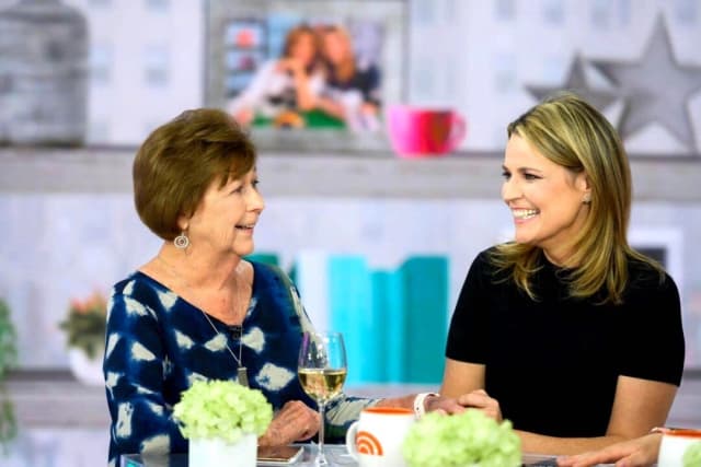 Savannah Guthrie (derecha) y su madre Nancy Guthrie en la ciudad de Nueva York el 17 de abril de 2019. (Nathan Congleton/NBCUniversal vía AP)