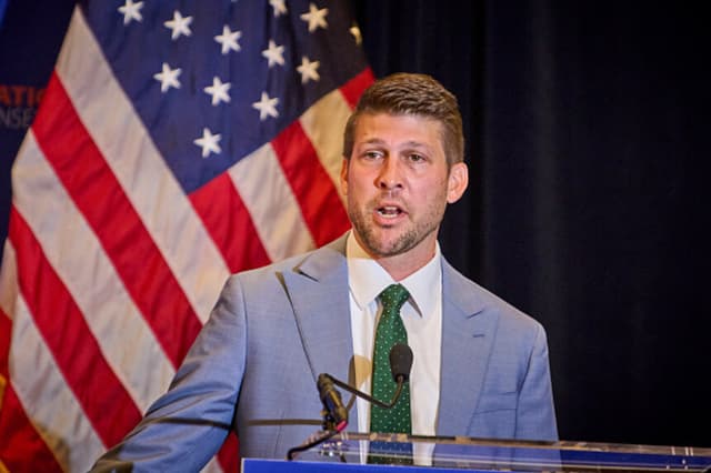 James Uthmeier habla en la Conferencia Nacional sobre Conservadurismo celebrada en Washington D.C. el 3 de septiembre de 2025. (Foto de Dominic Gwinn / Middle East Images vía AFP) (Foto de DOMINIC GWINN/Middle East Images/AFP vía Getty Images).