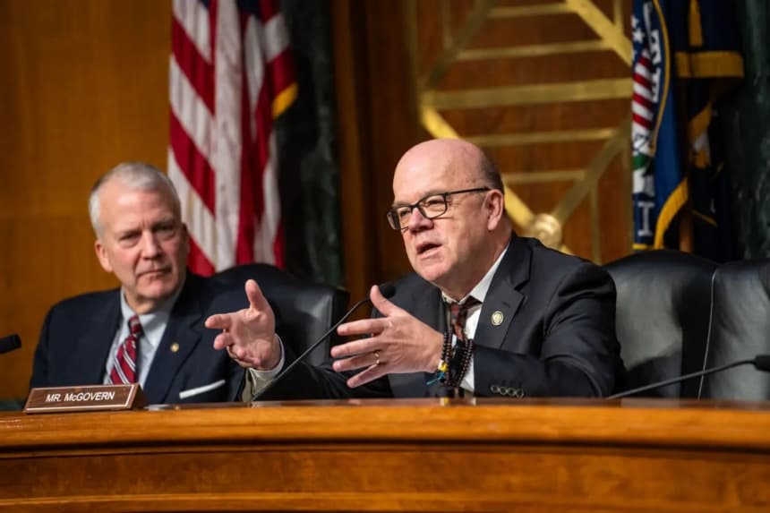El representante Jim McGovern (D-Mass.) habla durante una audiencia en el Capitolio, el 20 de noviembre de 2025. (Madalina Kilroy/The Epoch Times)