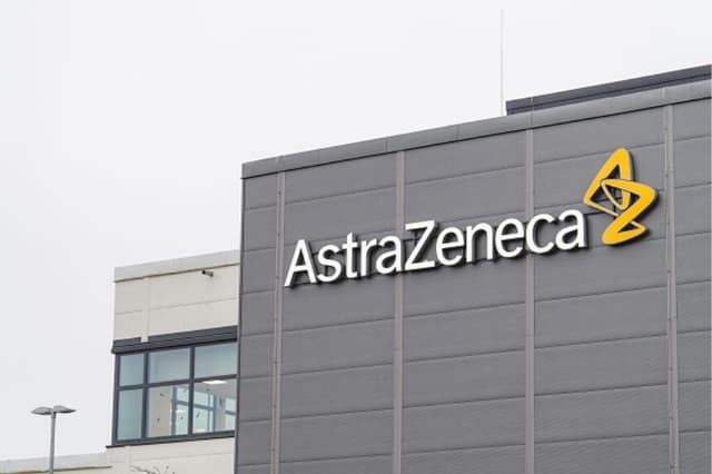 Una panorámica general tomada el 8 de febrero de 2022 muestra las instalaciones de AstraZeneca para medicamentos biológicos en Södertälje, al sur de Estocolmo, Suecia. (JONATHAN NACKSTRAND/AFP/Getty Images).