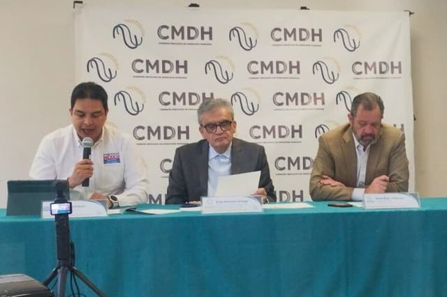 El presidente de Misión Rescate México, Horacio Rodríguez (Izq.); el presidente del Consejo Ciudadano para la Seguridad Pública y Justicia, José Antonio Ortega (C); y el presidente de la Comisión Mexicana de Derechos Humanos (CMDH), René Bolio Halloran (Der.), participan en una rueda de prensa  el 11 de febrero de 2026, en Ciudad de México, México. (The Epoch Times)
