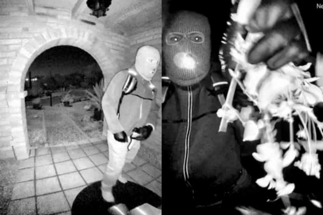 Una combinación de imágenes de video muestra a una persona enmascarada afuera de la casa de Nancy Guthrie en Catalina Foothills, Arizona. (FBI vía The Epoch Times).