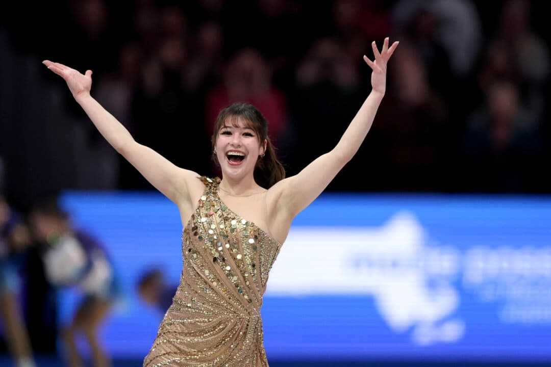 Alysa Liu, de los Estados Unidos, reacciona después de su rutina en patinaje libre femenino durante el Campeonato Mundial de Patinaje Artístico ISU 2025 en el TD Garden de Boston el 28 de marzo de 2025. (Maddie Meyer/Getty Images)