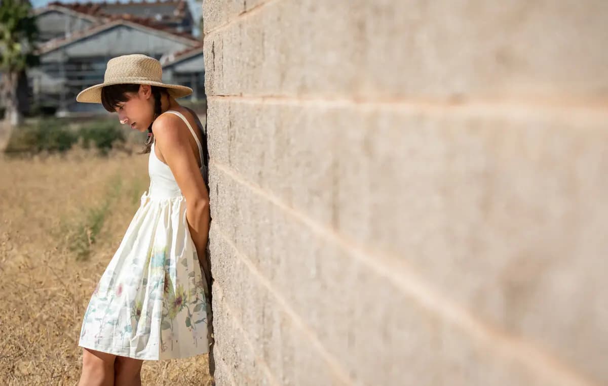 Chloe Cole junto a su casa en el norte de California el 26 de agosto de 2022. (John Fredricks/The Epoch Times)