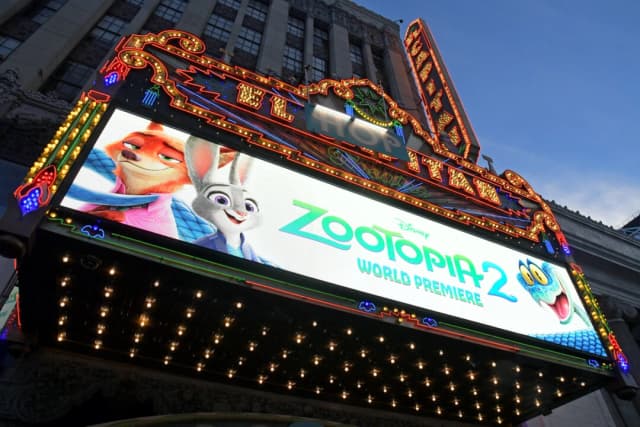 Vista de la marquesina durante el estreno mundial de «Zootopia 2» en el teatro El Capitan de Los Ángeles, California, el 13 de noviembre de 2025. (Charley Gallay/Getty Images para Disney)