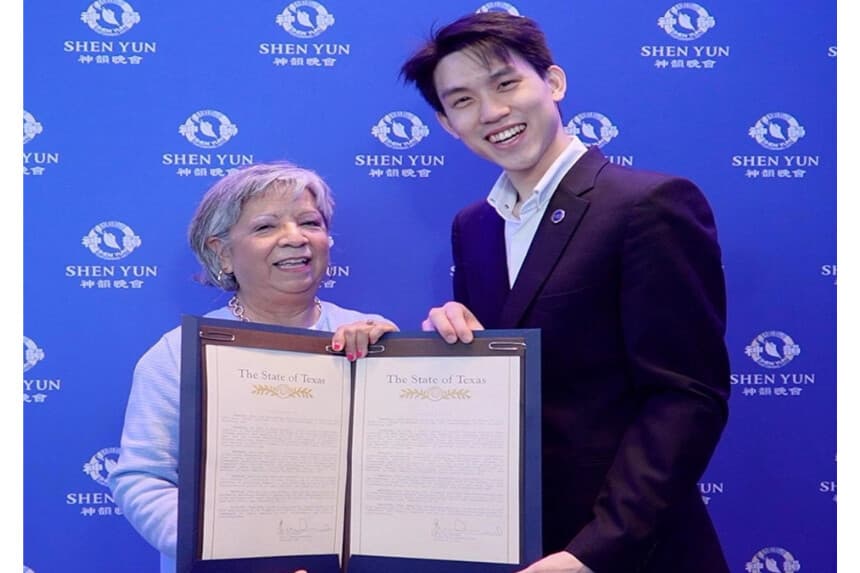 Imagen de Shen Yun "es una visita obligada", dice directora del distrito de Texas