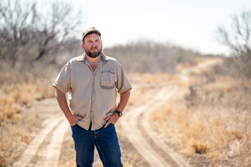 El ganadero Ben Binnion en un rancho de Eagle Pass, Texas, el 29 de enero de 2026. (Samira Bouaou/The Epoch Times)
