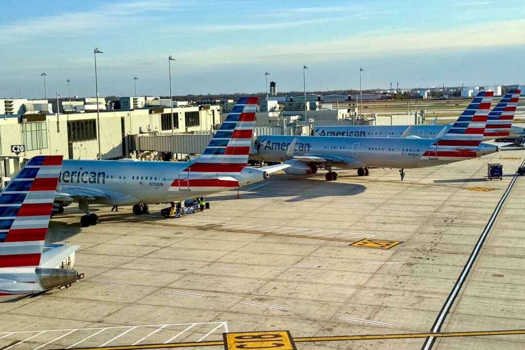 Aviones estacionados en las puertas del Aeropuerto Internacional de Filadelfia (PHL) el 13 de diciembre de 2024. (Daniel Slim/AFP vía Getty Images)