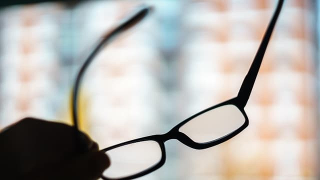 Presbicia: lo que aumenta el riesgo y 7 remedios naturales que pueden ayudar
