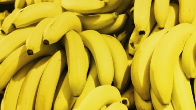 Consuma el plátano correctamente: beneficios, riesgos y el mejor momento para óptimos resultados