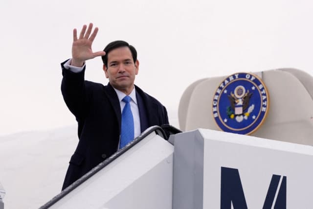 El secretario de Estado Marco Rubio sale de Múnich el 15 de febrero de 2026. (Alex Brandon/Pool vía Reuters)