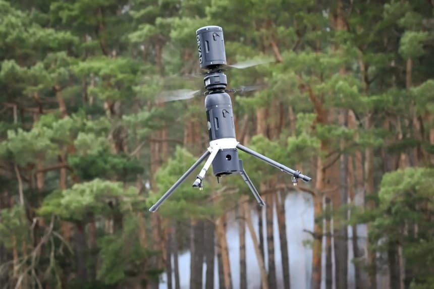 Un dron de un sistema basado en IA durante una presentación en Eberswalde, Alemania, el 27 de marzo de 2025. (Ralf Hirschberger/AFP a través de Getty Images)