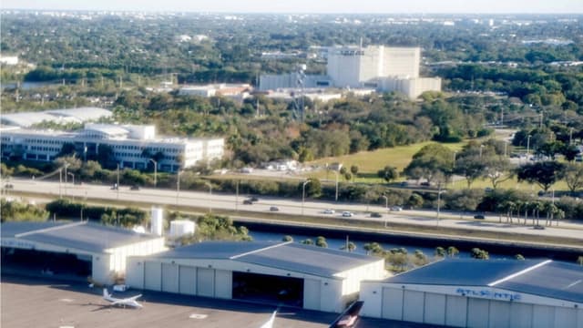 Legisladores de Florida aprueban cambiar el nombre del aeropuerto de Palm Beach por el de Trump