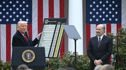 Mercado bursátil de EE. UU. reacciona a la decisión de la Corte sobre aranceles