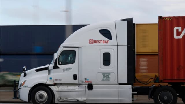 EE. UU. exige pruebas solo en inglés para camioneros que solicitan licencias de conducir comerciales