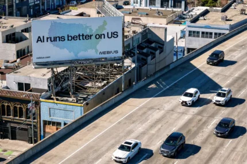 En una vista aérea, una valla publicitaria de una empresa de inteligencia artificial (IA) en San Francisco, el 16 de septiembre de 2025. (Justin Sullivan/Getty Images)