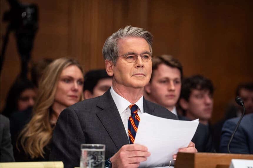 El secretario del Tesoro, Scott Bessent, testifica ante el Comité Senatorial de Banca, Vivienda y Asuntos Urbanos en el Capitolio en Washington el 5 de febrero de 2026. ( Madalina Kilroy/The Epoch Times)