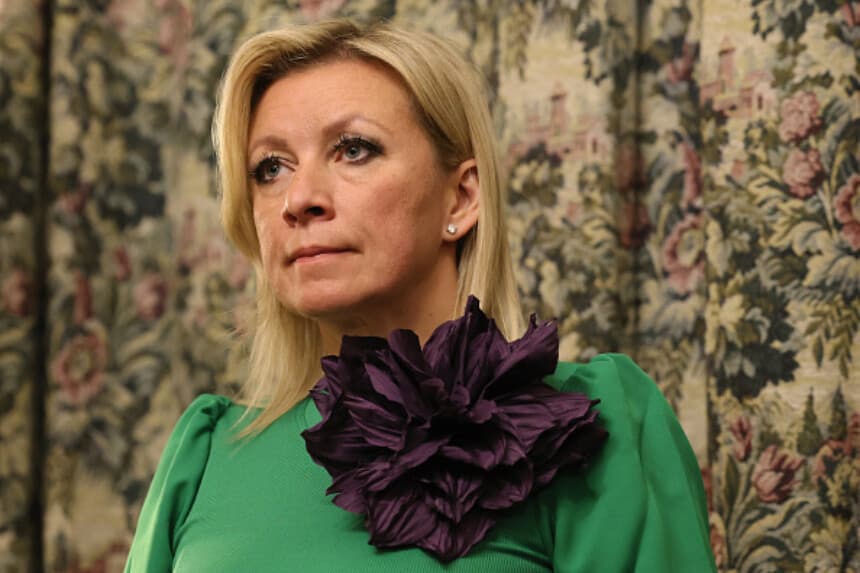 La portavoz del Ministerio de Asuntos Exteriores de Rusia, Maria Zakharova, asiste a una rueda de prensa conjunta del ministro de Asuntos Exteriores ruso y el ministro de Asuntos Exteriores etíope tras su reunión en Moscú el 21 de octubre de 2025. (SHAMIL ZHUMATOV/POOL/AFP a través de Getty Images).