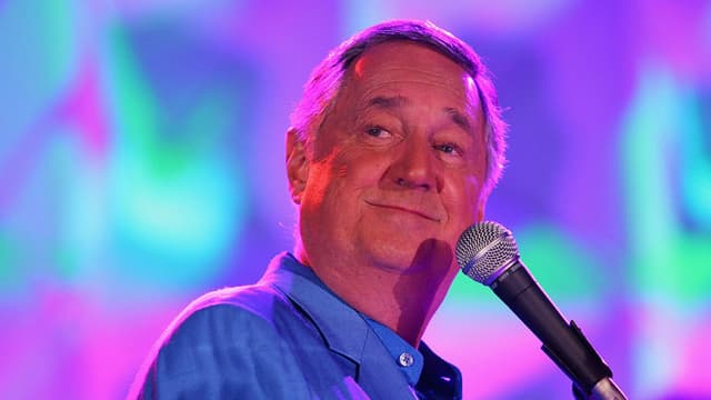 Neil Sedaka, el cantautor detrás de docenas de éxitos de los años 60 y 70, fallece a los 86 años