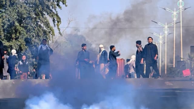 Mueren al menos 22 manifestantes al intentar asaltar el consulado estadounidense en Pakistán