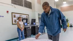 Votantes acuden a las urnas en las primeras elecciones primarias de 2026: Lo que hay que saber